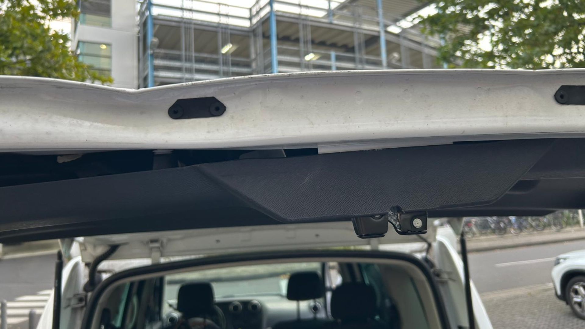 Mercedes Citan, beschädigte Heckklappe bei Kfz-Gutachten